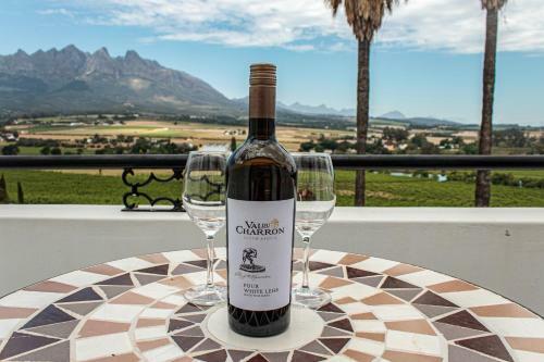 Hostal Val Du Charron Guest House & Wine Estate