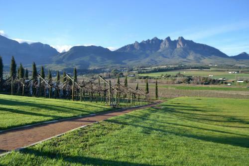 Hostal Val Du Charron Guest House & Wine Estate