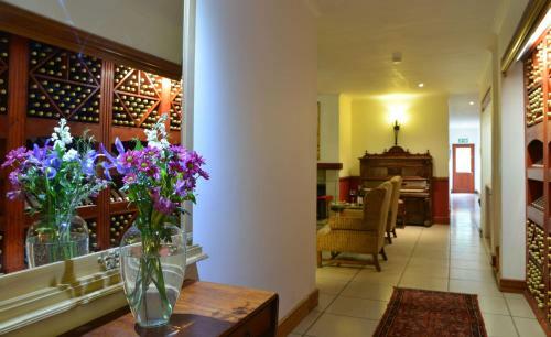 Hostal Val Du Charron Guest House & Wine Estate