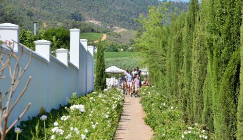 Hostal Val Du Charron Guest House & Wine Estate