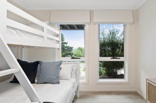 Water View Home- Minutes To Town