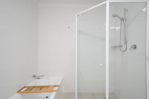 Water View Home- Minutes To Town
