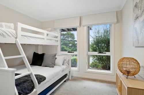 Water View Home- Minutes To Town