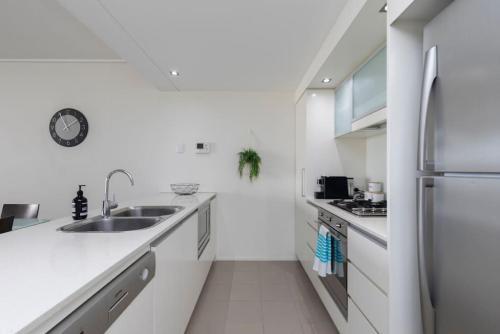 Sk2 - Charming Skyline Cbd W River Views 3 Br Private Apartment