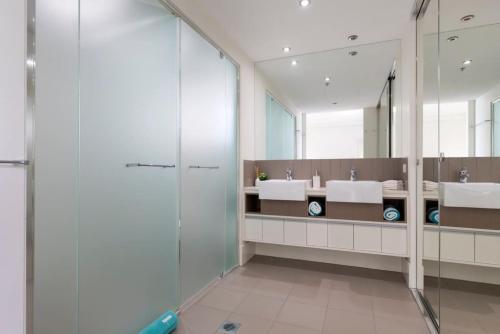 Sk2 - Charming Skyline Cbd W River Views 3 Br Private Apartment