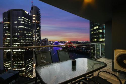 Amazing Brisbane Cbd 2 Bedroom Apartment With River Views