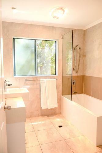 Coolum Beach 3 Level Townhouse Private Rooftop Terrace Spa Overlooking Mount Coolum