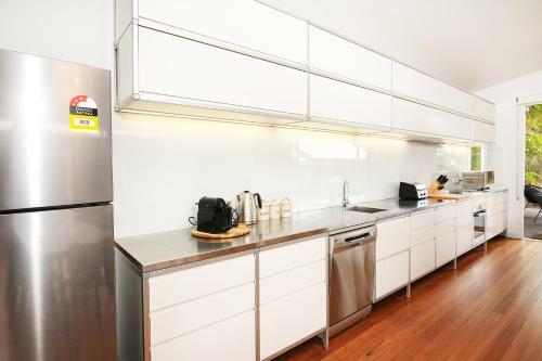 Ayana Beach House - Pet Friendly - Opposite Beach
