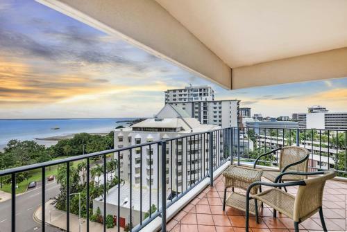 Zen At The Esplanade - Spectacular Sunset Retreat