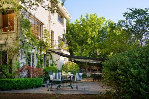 Lakeshore House