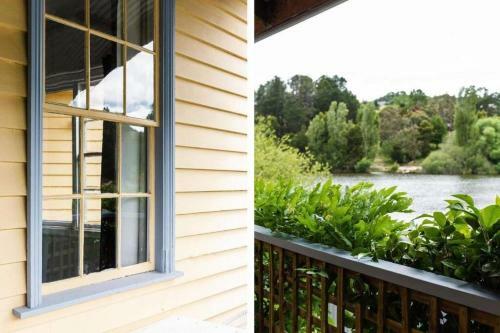 Splinters Cottage - Lakeside Retreat