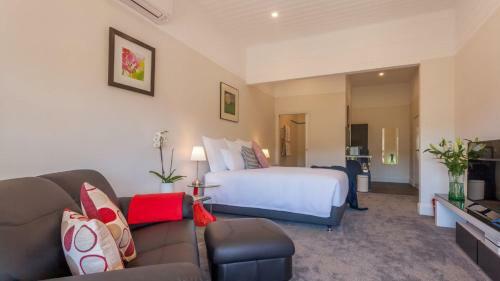 Balconies Lakeside - Studio Apartment 2