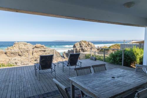 Arch Rock Seaside Accommodation