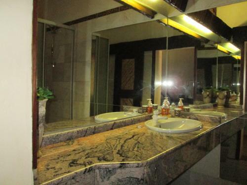 Bed & Breakfast Ehlathini Lodge
