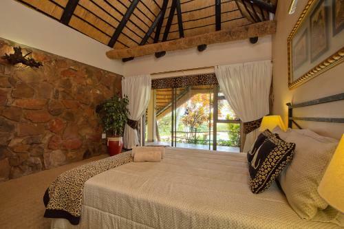 Bed & Breakfast Ehlathini Lodge