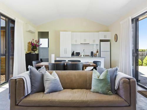 Embracing Evandale - Hosted By L'abode Accommodation