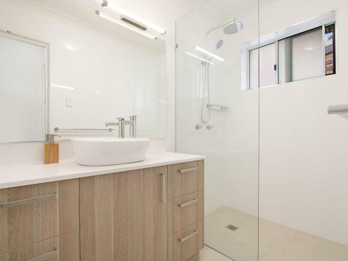 Apartamento Shoreside Unit 1 - Absolute Beachfront Ground Level Unit In Tugun - Wi-fi Included