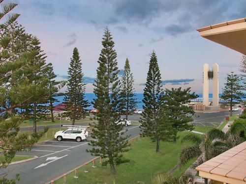 Orion Unit 7 - Luxury Apartment Overlooking Snapper Rocks