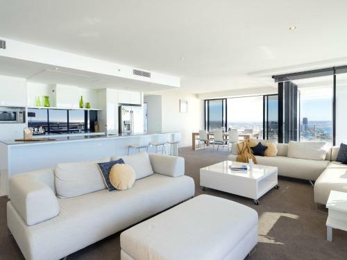 Circle On Cavill 52nd Floor Spacious Skyhome Apartment