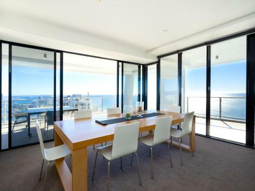 Circle On Cavill 52nd Floor Spacious Skyhome Apartment