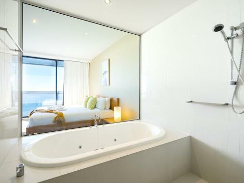 Circle On Cavill 52nd Floor Spacious Skyhome Apartment