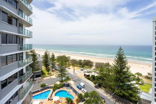 Resort Style Beach Apartment - Surfers Paradise