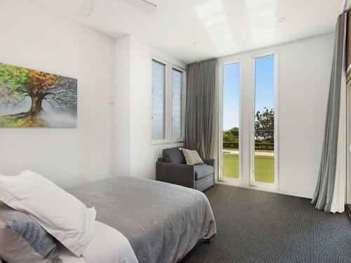 Abode On Bilinga - Absolute Beachfront Holiday Home Walk Over The Sand Dunes To The Ocean