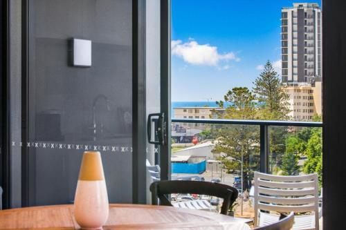 Coastal Apartment With Balcony, Parking And Pool