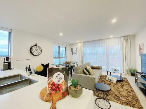 Stunning Waterfront 3bed Modern Apartment