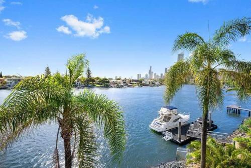 Stunning Waterfront 3bed Modern Apartment