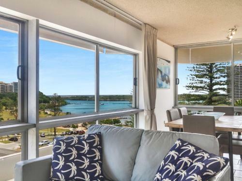 Kooringal Unit 20 - Right On The Beachfront In A Central Location Coolangatta
