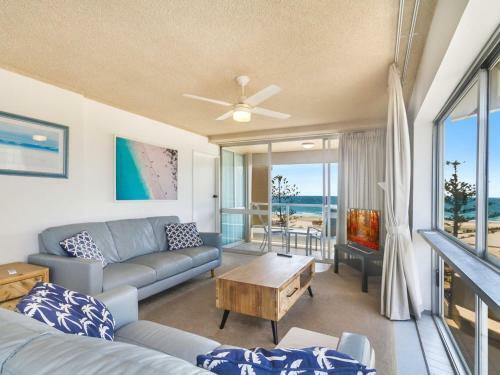 Kooringal Unit 20 - Right On The Beachfront In A Central Location Coolangatta