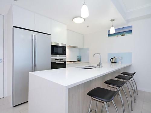 Reflections Tower 2 Unit 304 - Beachfront, Views, And A Great Location Wi-fi Included