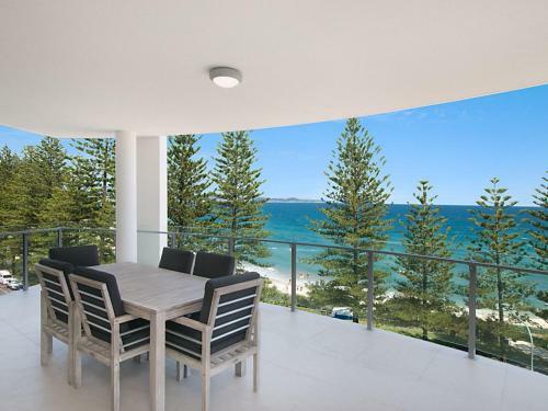 The Garland Unit 702 Beachfront Apartment In Rainbow Bay Coolangatta