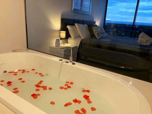 Breathtaking Views 4bd High Floor Lux Apartment