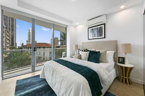 3 Bedroom Wow Factor Executive Apartment - Wings Resort Surfers Paradise