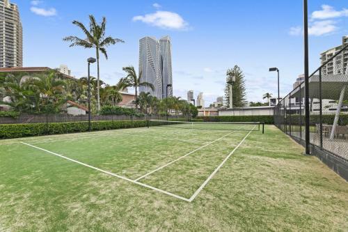 3 Bedroom Wow Factor Executive Apartment - Wings Resort Surfers Paradise