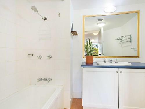 Hotel Calypso Plaza Resort Unit 215 Beachfront Studio Apartment