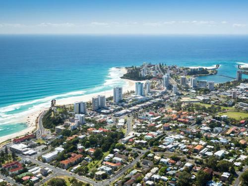 Carool Unit 25 - 10th Floor With Great Views From This 3 Bedroom Unit