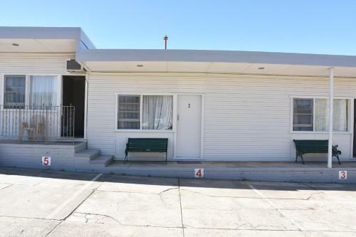 Hillview Motel