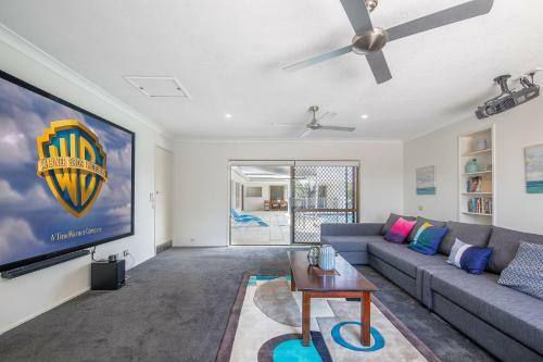 Homely Getaways In Broadbeach Waters