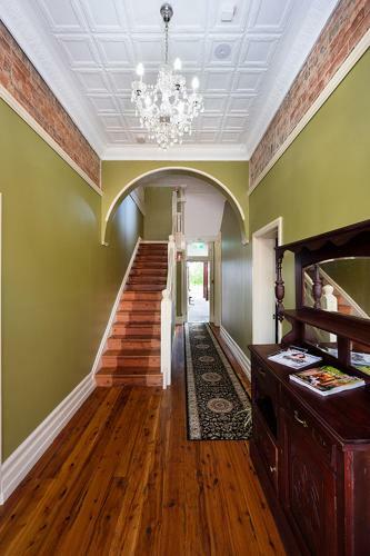 Hotel Commercial Travellers House