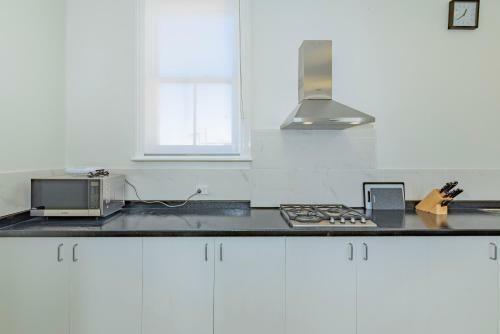 4 Bedroom House - Hobart Cbd - Free Parking