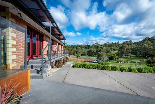 Luxury 6 Bedroom Home With Pool And Spa