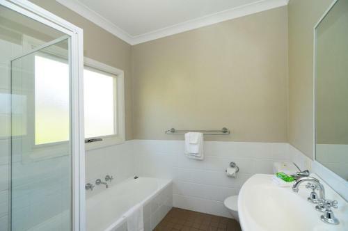 Bimbadeen - Comfortable Country Styled House!