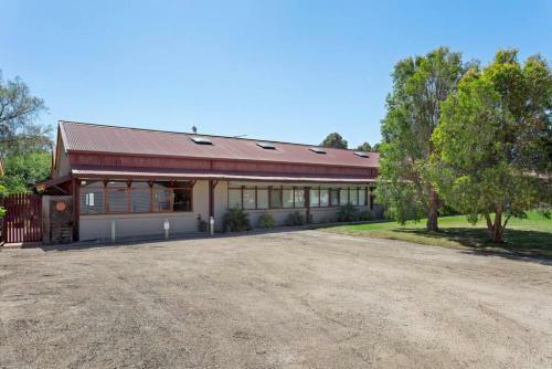 Lara Short Stays Homestead Hideaway