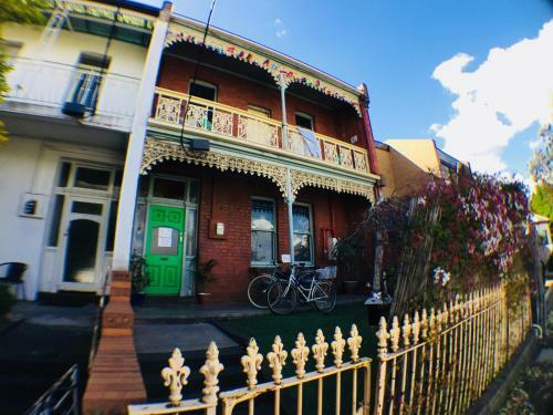 Albergue Landing Pads Brunswick