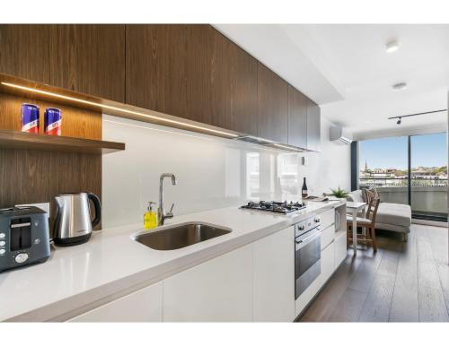 Apartamento Shop Til You Drop At Sleek Unit In Hip Area