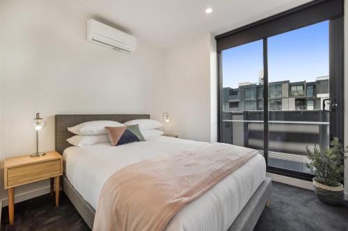 Luxe 3-bed Apartment Near Lygon St Bars And Dining