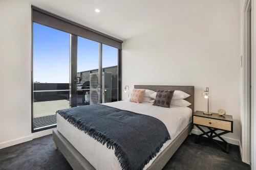 Luxe 3-bed Apartment Near Lygon St Bars And Dining